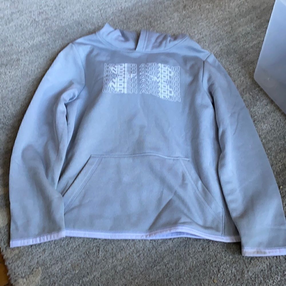 Under Armour YXS Hoodie. Excellent Condition